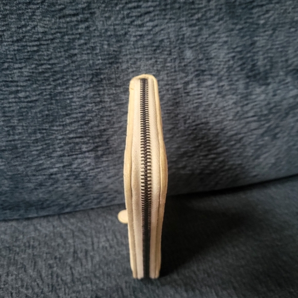 Bottega Veneta Intrecciato Zippy Zip Wallet Cream Ecru Leather,,Authentic!! - Picture 13 of 14